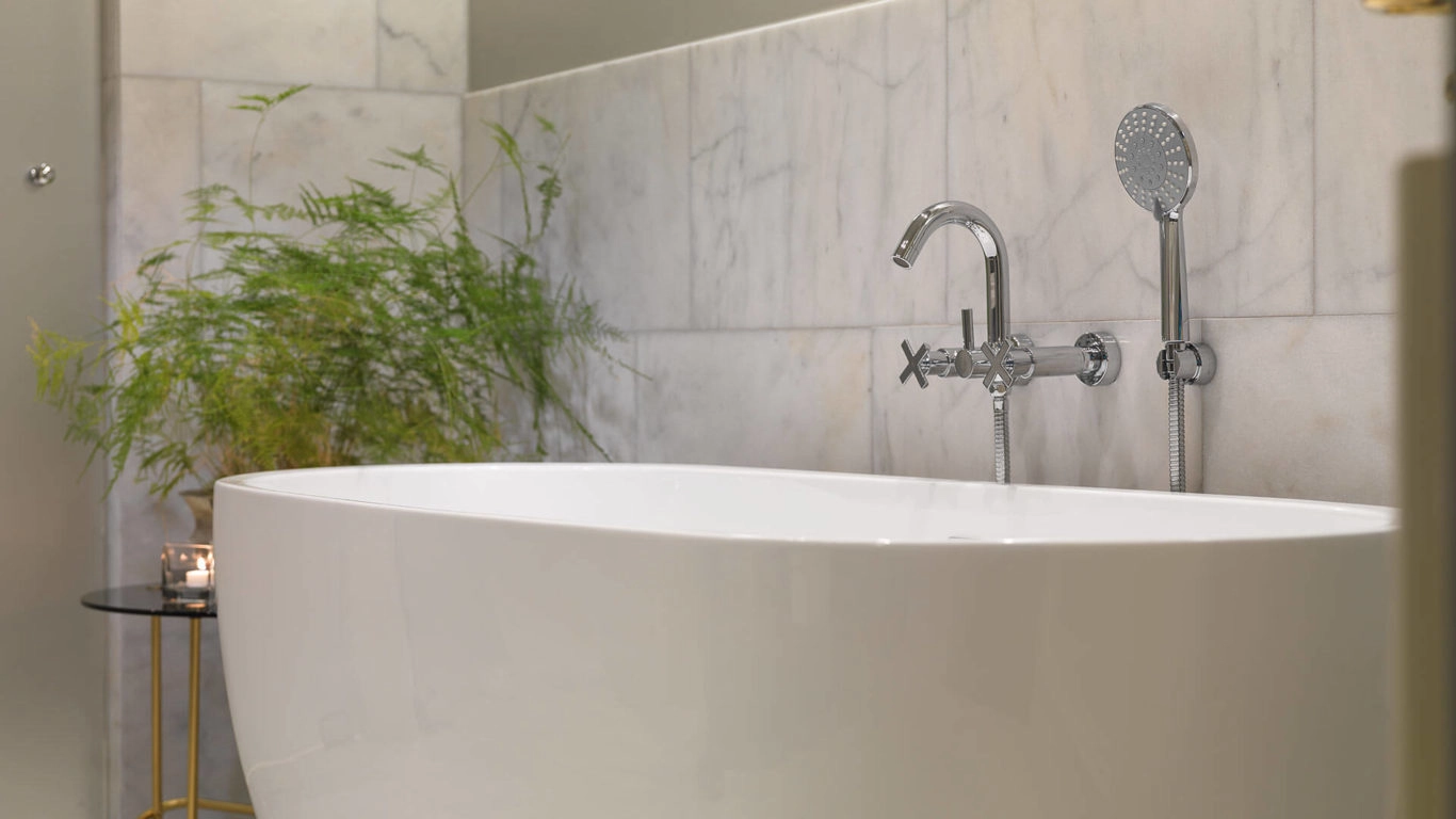 Wide white bathtub in the Oscar Suite