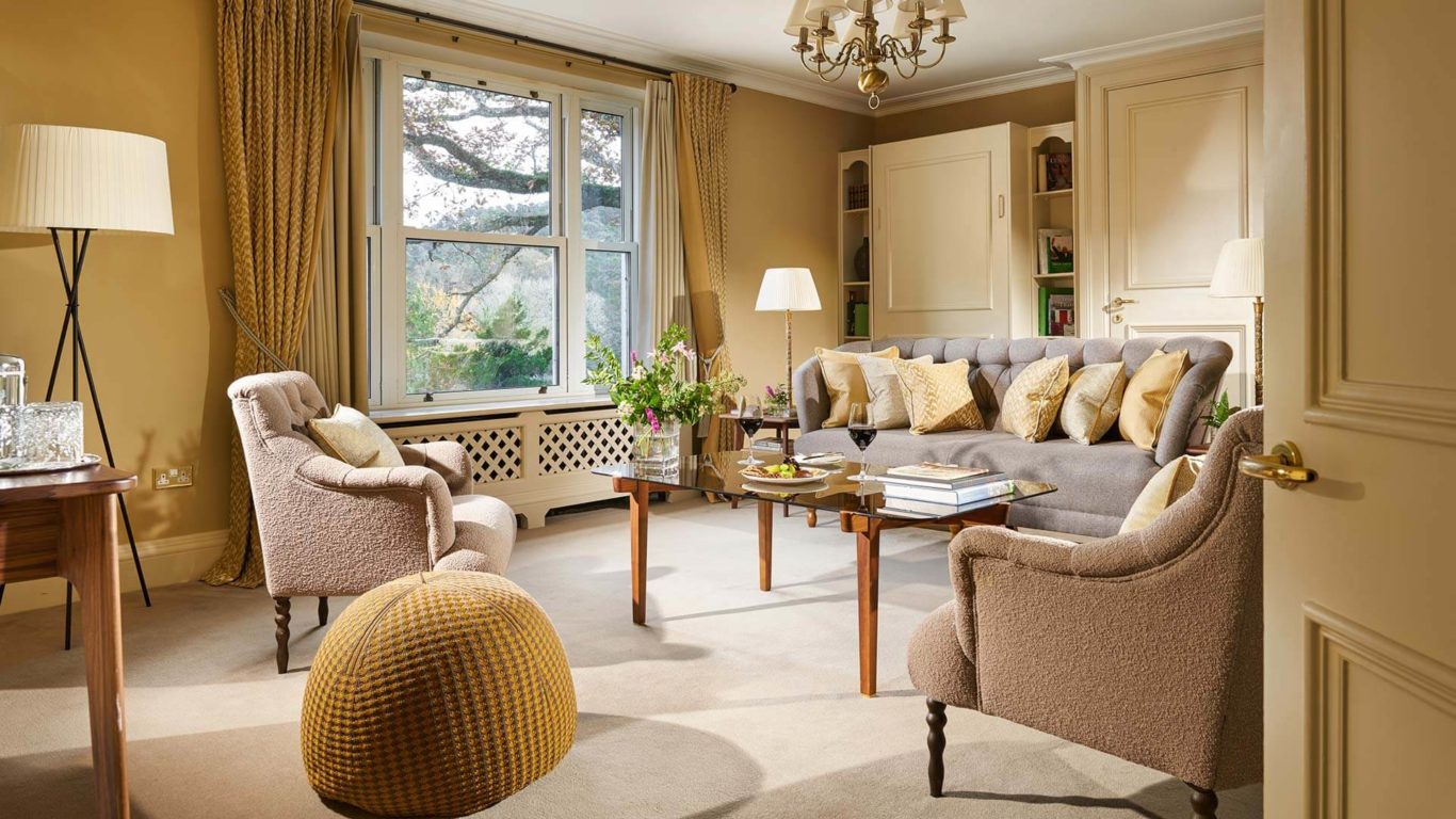 Lounge in Falls View Suite with couch and armchairs