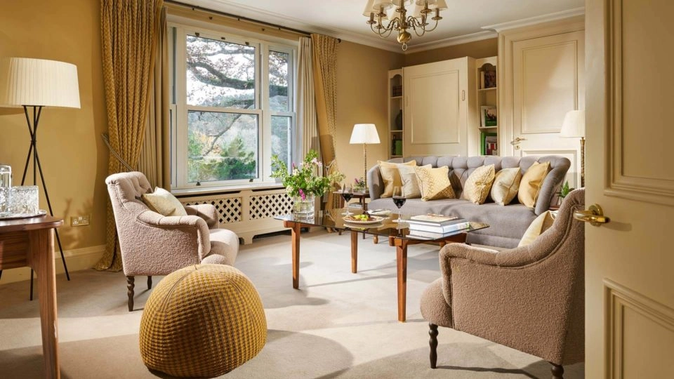 Lounge in Falls View Suite with couch and armchairs