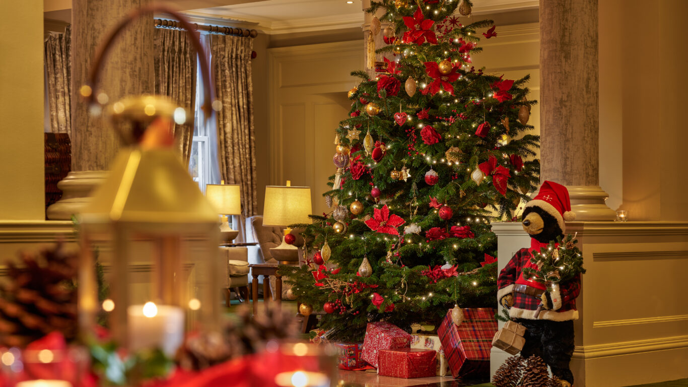 Lobby Christmas Tree 1 Full Res