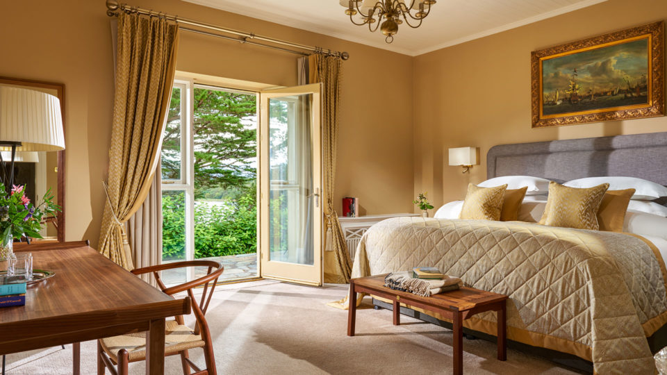 garden-cottage-bedroom-1