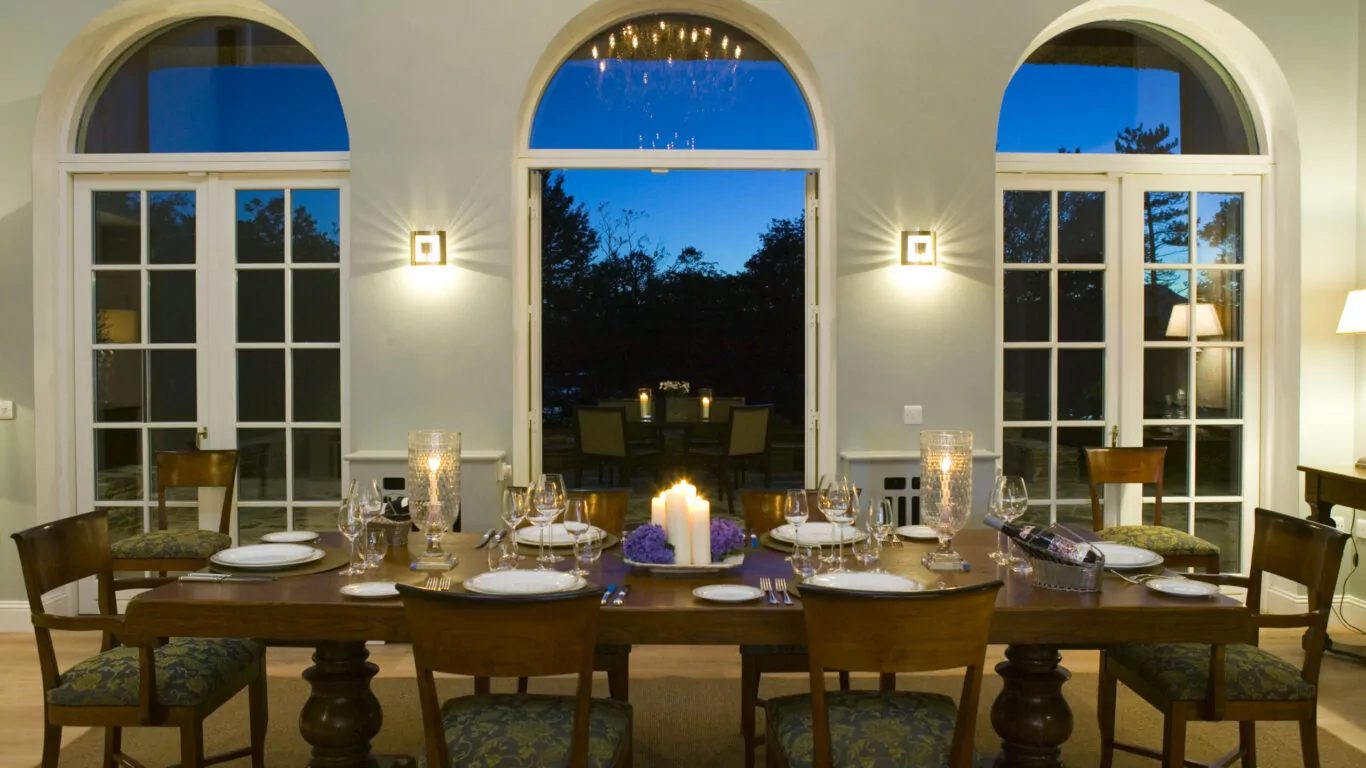 Villa Verde – Dining Room Master 1